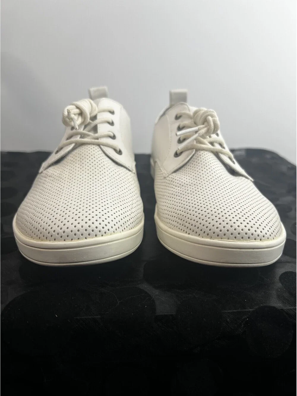 ALDO Men's Size 9 White Perforated Casual Oxford Sneakers Lace Up Comfort Shoes